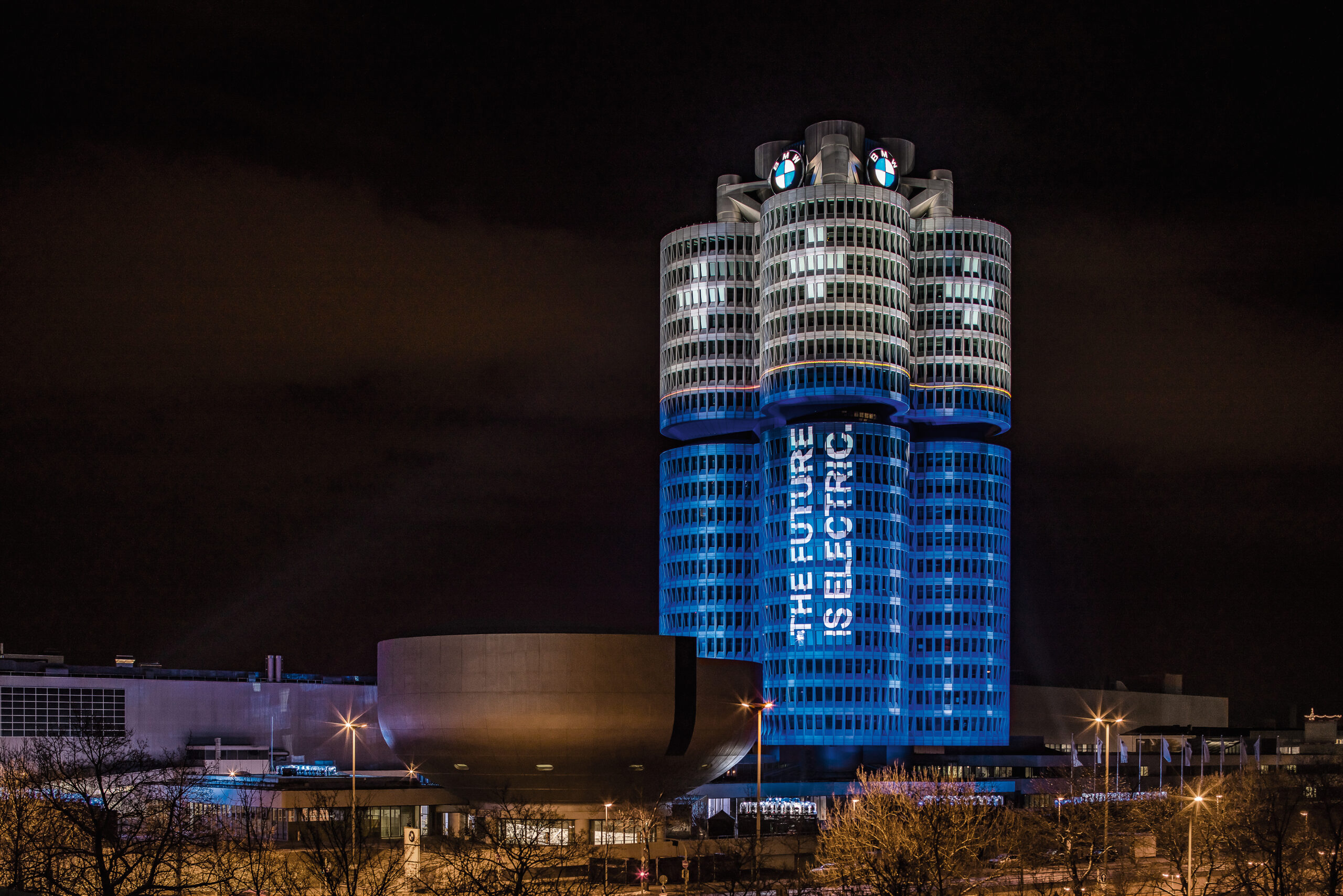  La Sede Corporativa de BMW Group en Múnich, el icónico edificio “Cuatro Cilindros”, celebra su aniversario número 50
