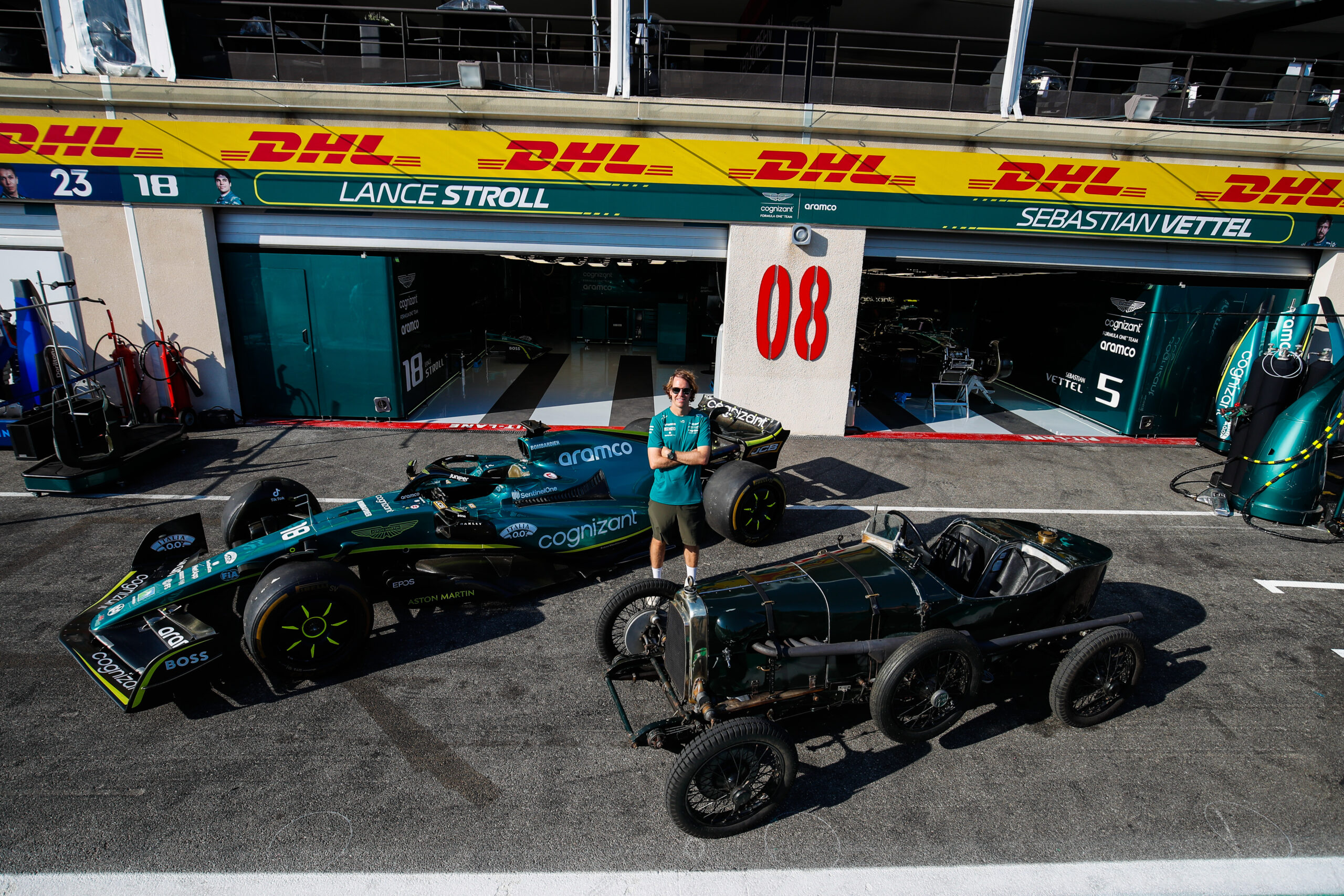 Aston Martin celebra el 100.º aniversario de su primera participación en un Gran Premio con un rugiente regreso a la década de 1920