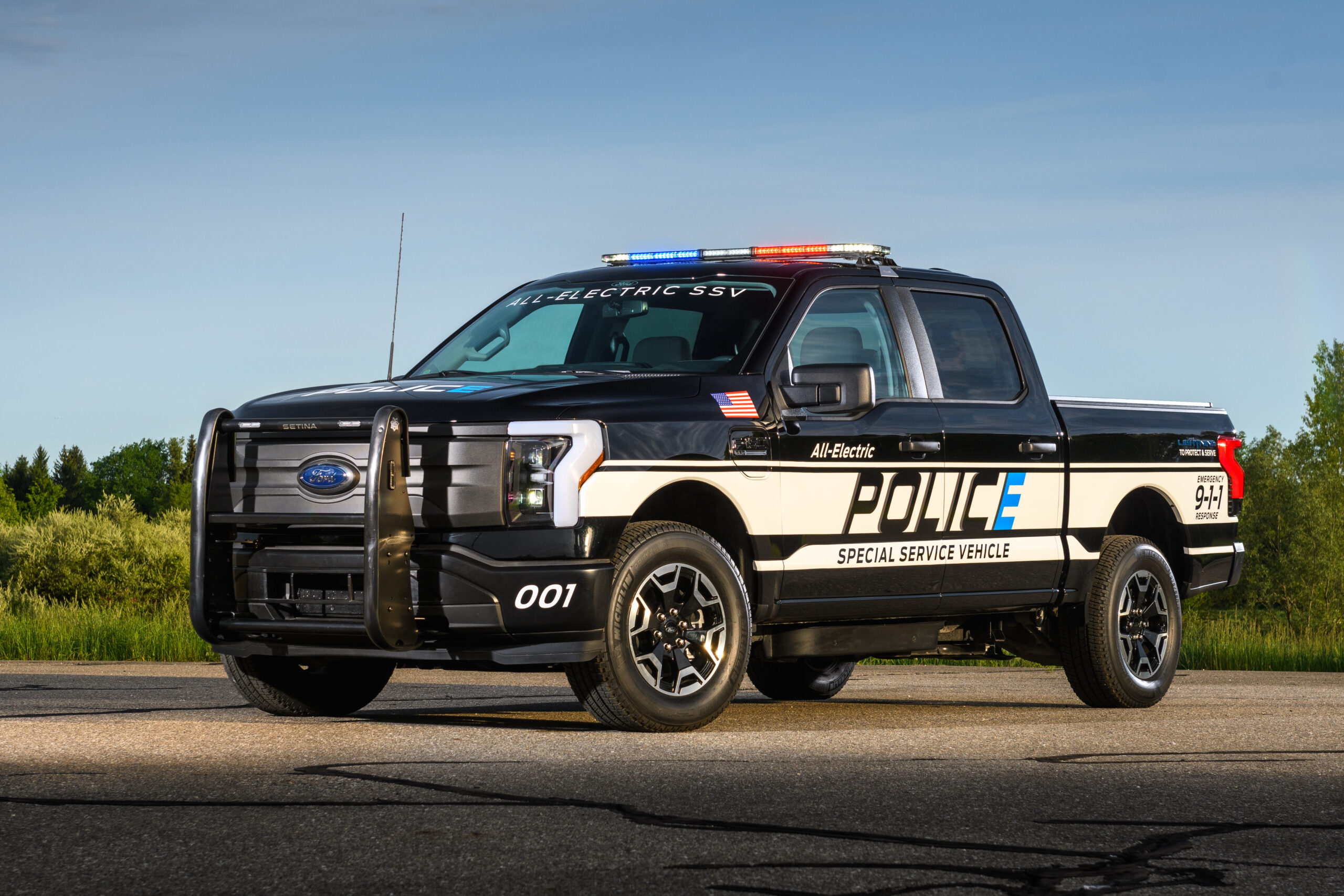 Ford presenta la primera camioneta pickup eléctrica de Estados Unidos diseñada específicamente para la policía