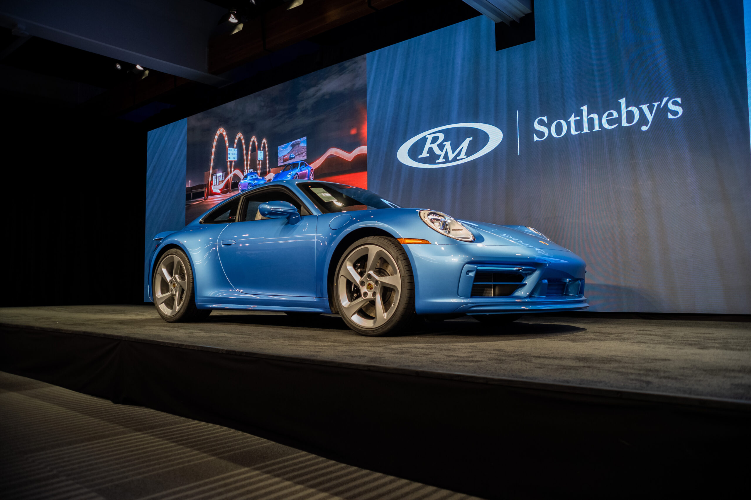 Pagan tres millones seiscientos mil dólares por el Porsche 911 Sally Special