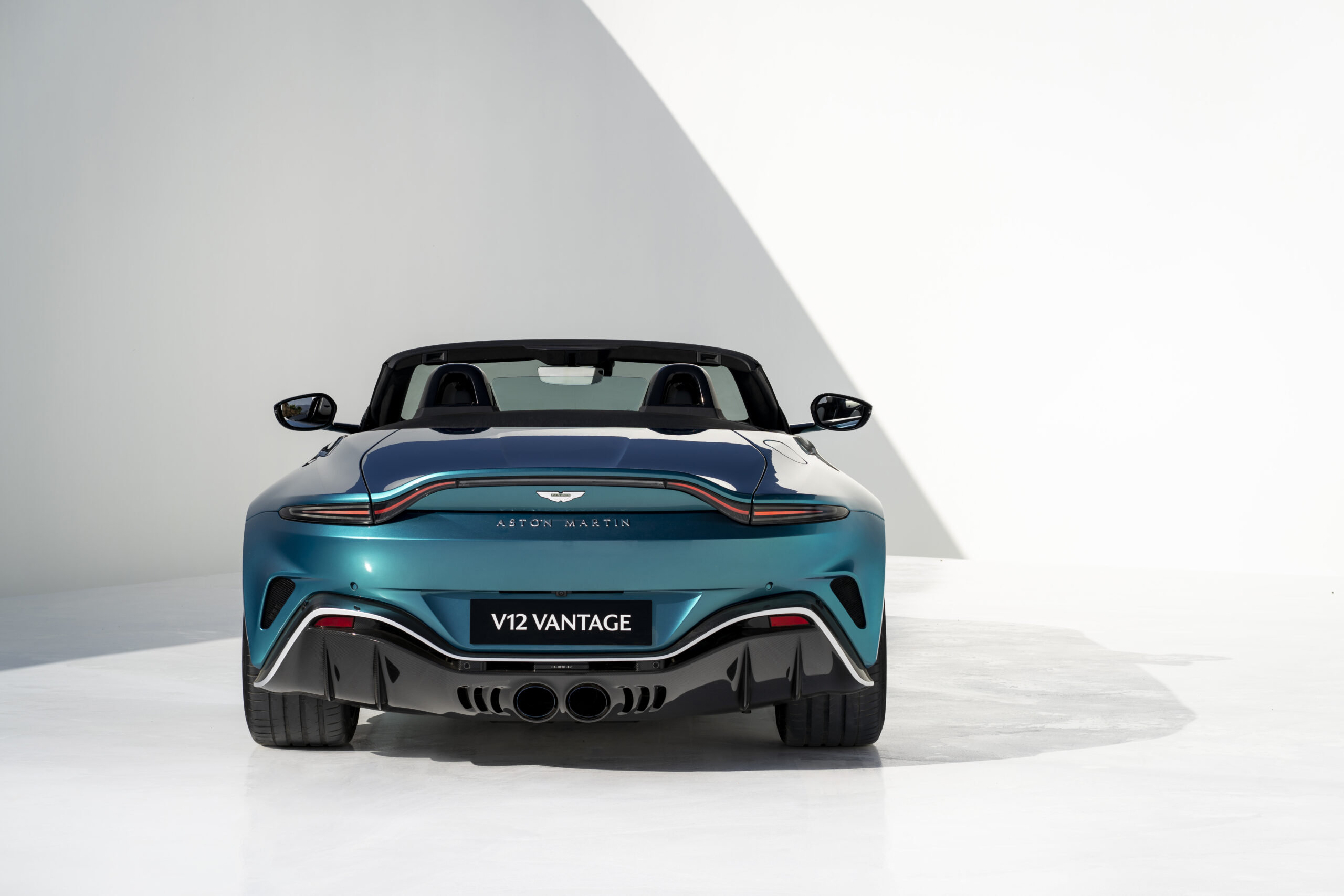 Presentamos el nuevo V12 Vantage Roadster