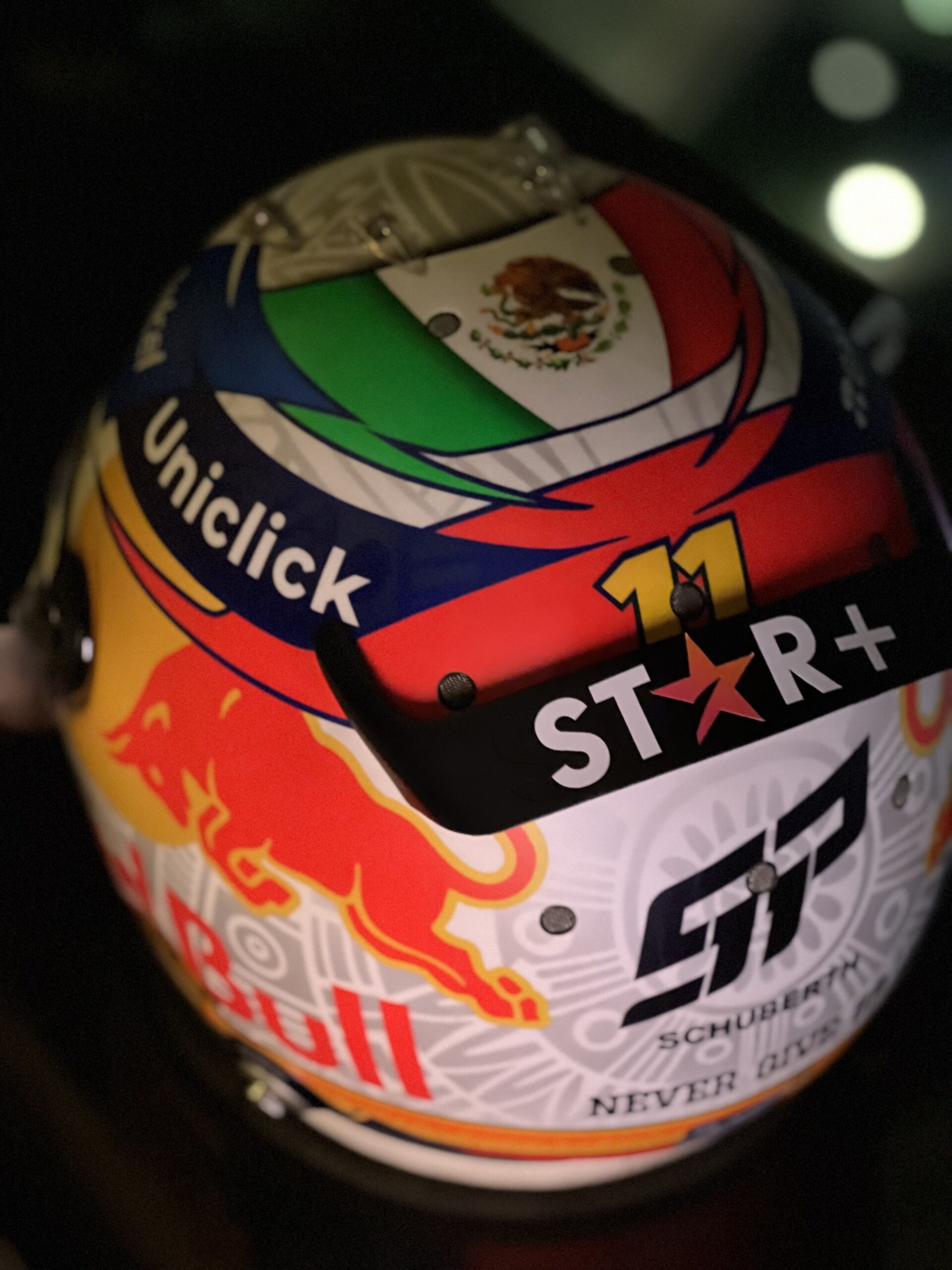 Nueva serie de Checo Pérez en un íntimo recorrido por los grandes premios de la F1