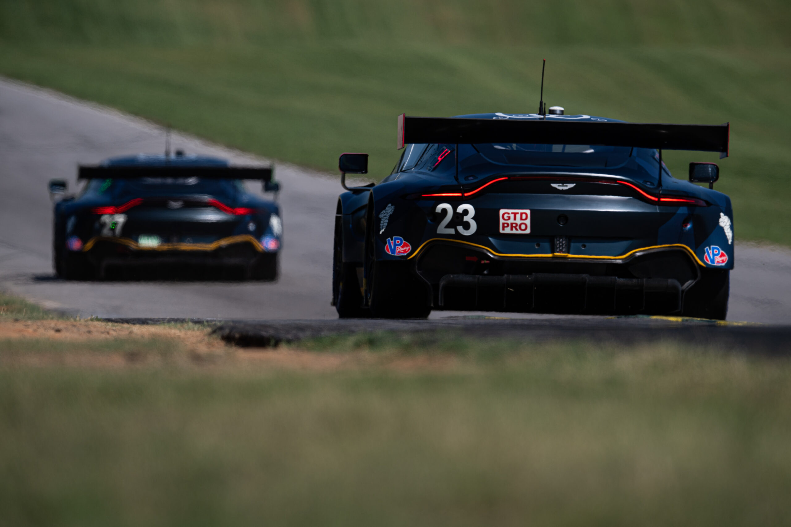 Aston Martin Vantage al borde de la historia mientras The Heart of Racing Team busca títulos en la final de IMSA