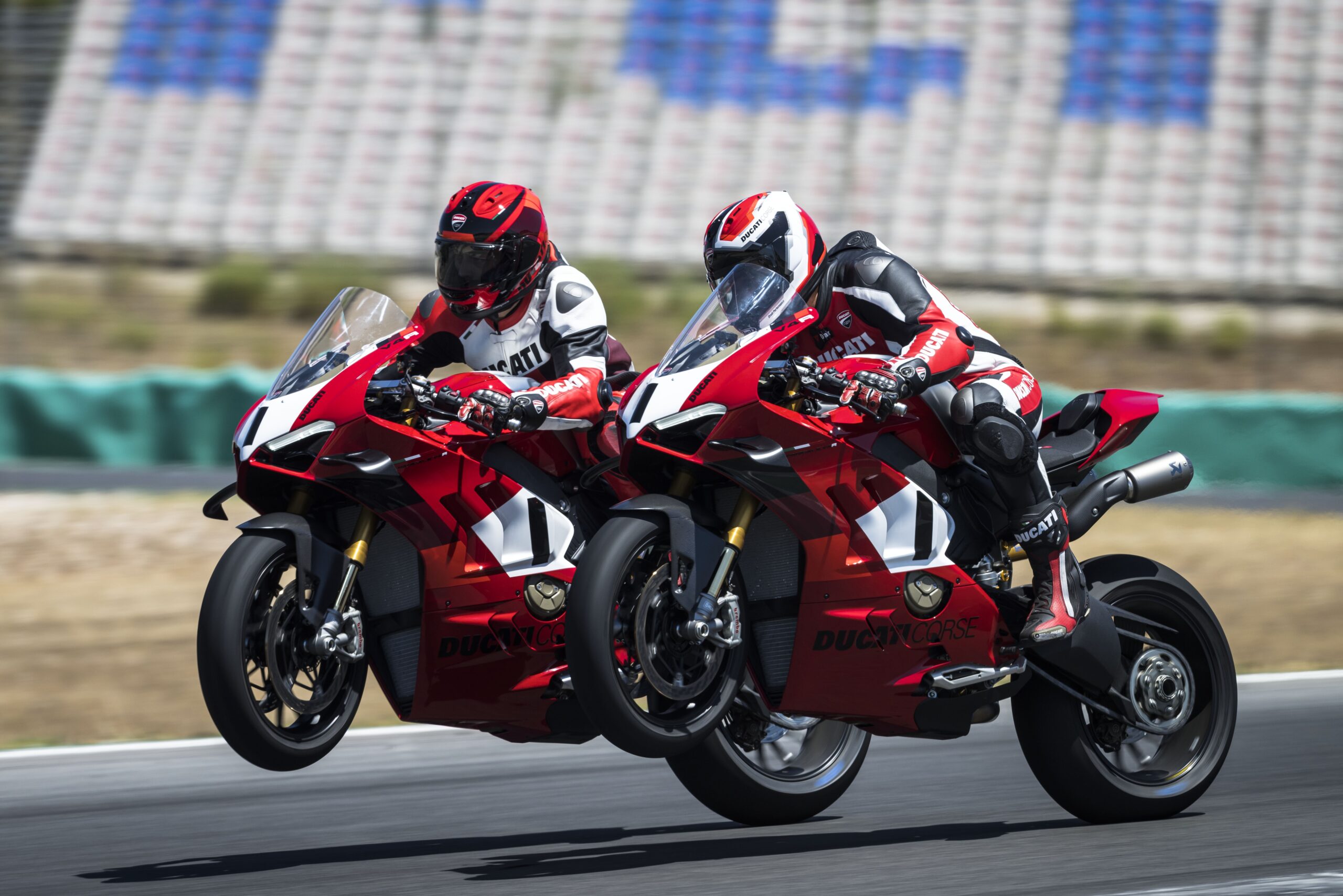 Ducati presenta la nueva Panigale V4 R: más de 240 CV en circuito, limitador a 16.500 rpm