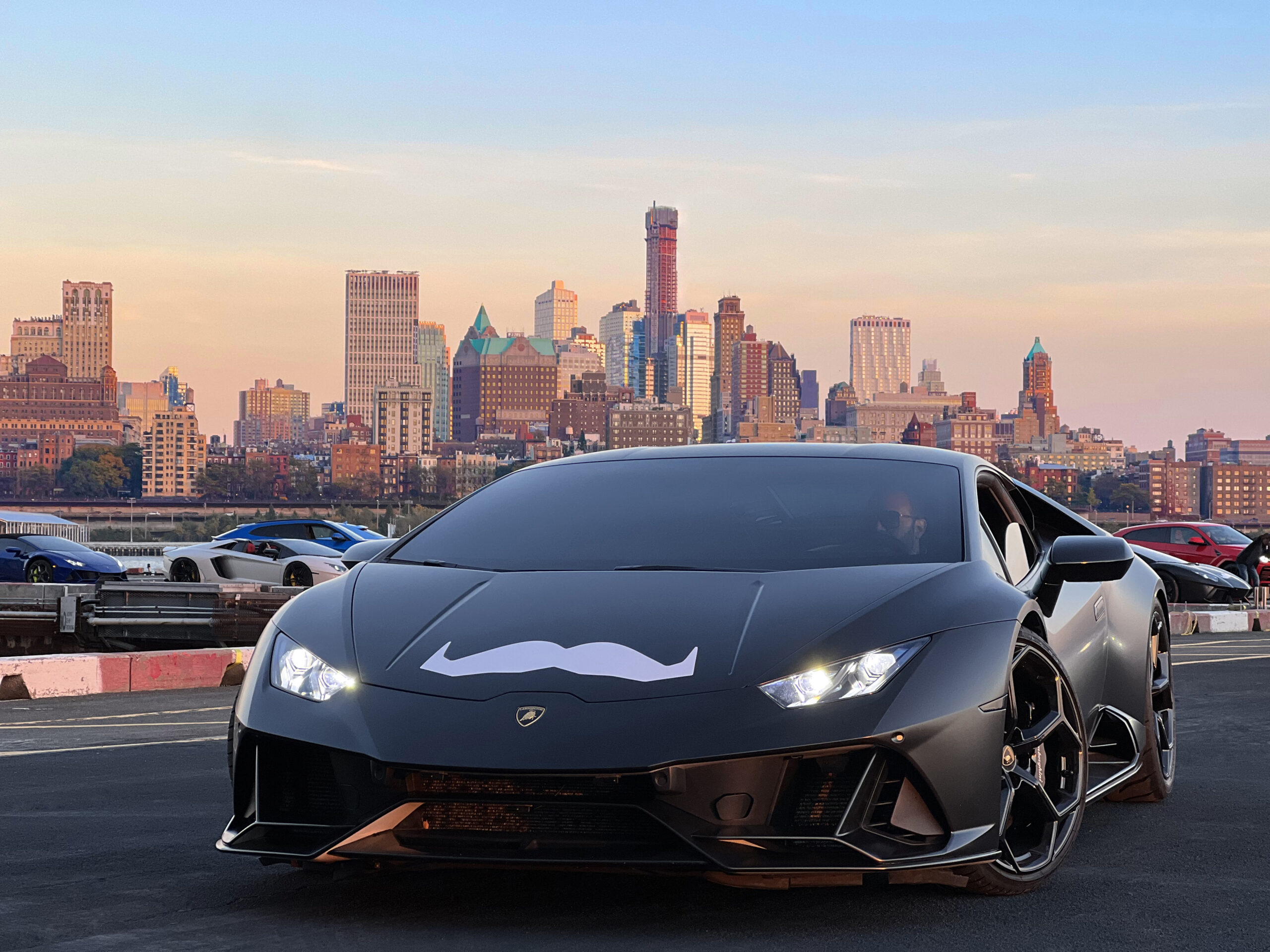 Lamborghini muestra su solidaridad a Movember nuevamente