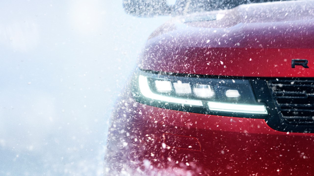 El nuevo Range Rover Sport aporta un rendimiento dinámico a la experiencia de conducción en la Ice Academy