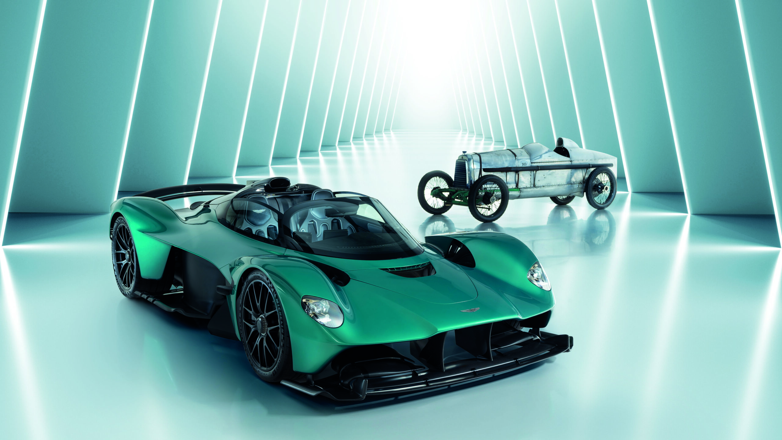 Aston Martin enciende la celebración de un año de su 110 aniversario