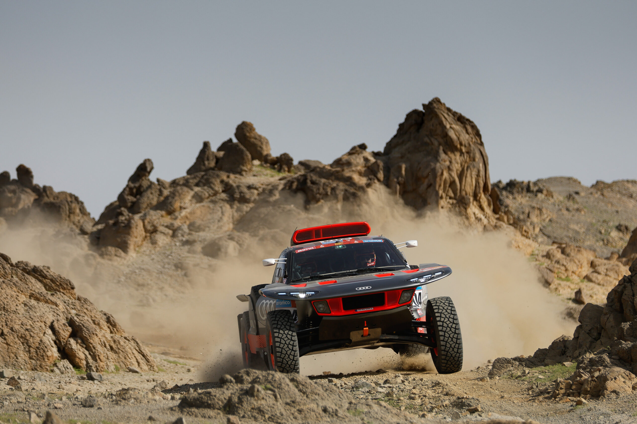 Carlos Sainz y Lucas Cruz se han alzado con la victoria en la primera etapa del Rally Dakar 2023
