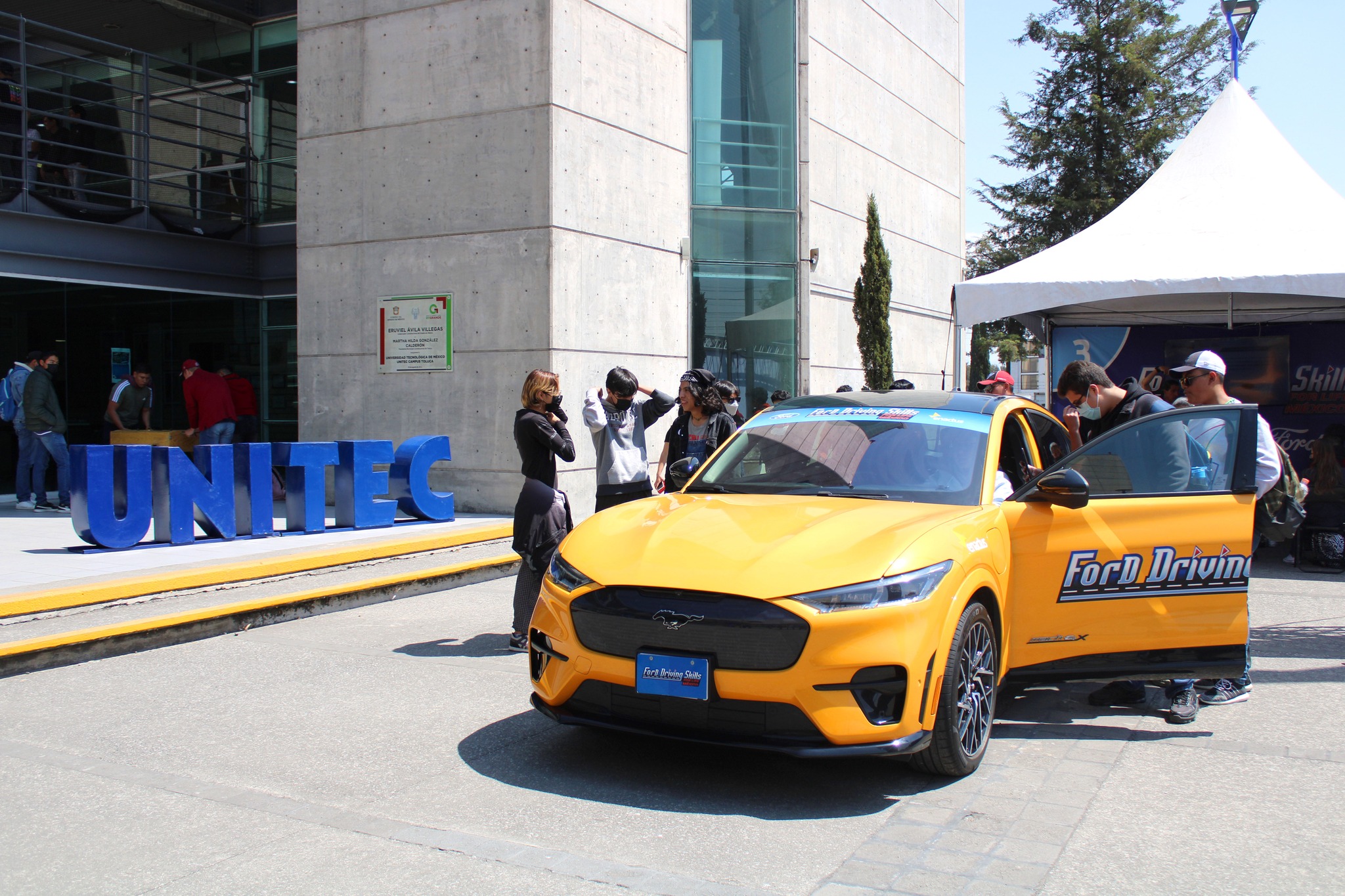 Las Incubadoras de Empresas de UNITEC colaboran con Ford Driving Skills for Life para fomentar el espíritu emprendedor y la seguridad vial en la juventud