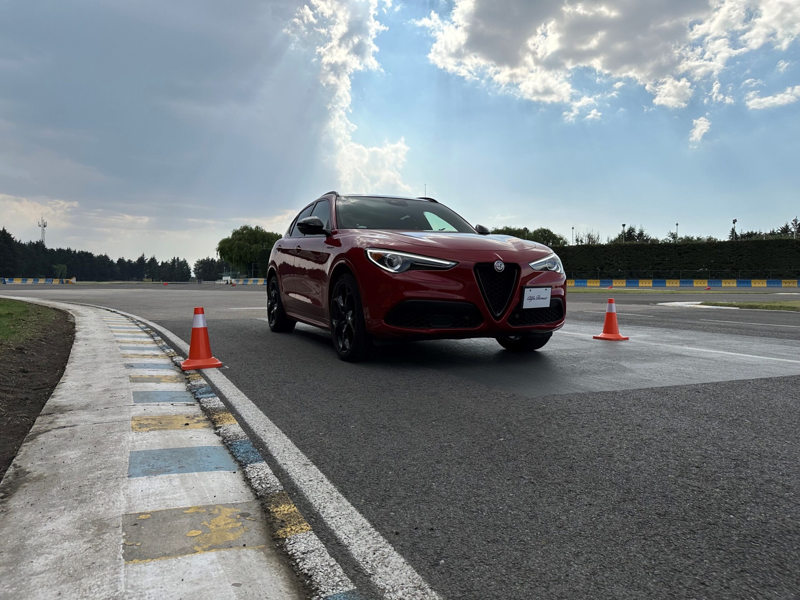 Escuela de Pilotos Alfa Romeo México sin costo para clientes que adquieran un Alfa Romeo