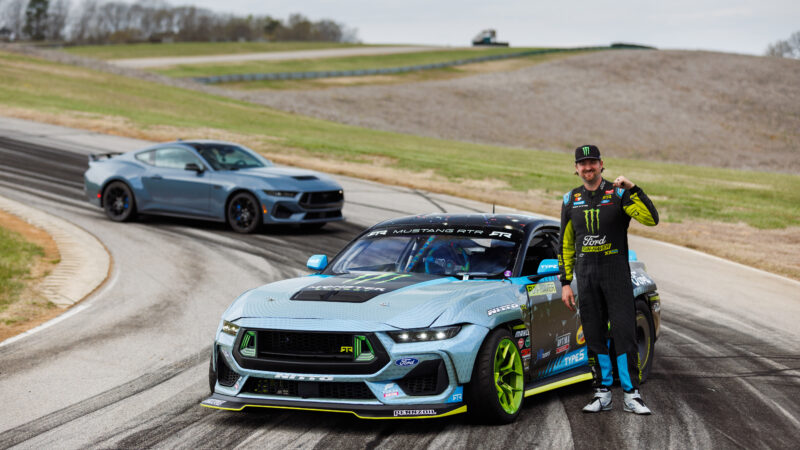 Ford y RTR presentan los nuevos vehículos de competencia Mustang Formula Drift