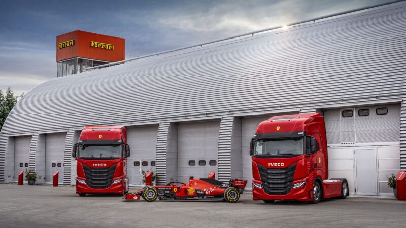 Dos camiones IVECO S-Way se unirán a la flota de vehículos IVECO suministrados a la Scuderia Ferrari