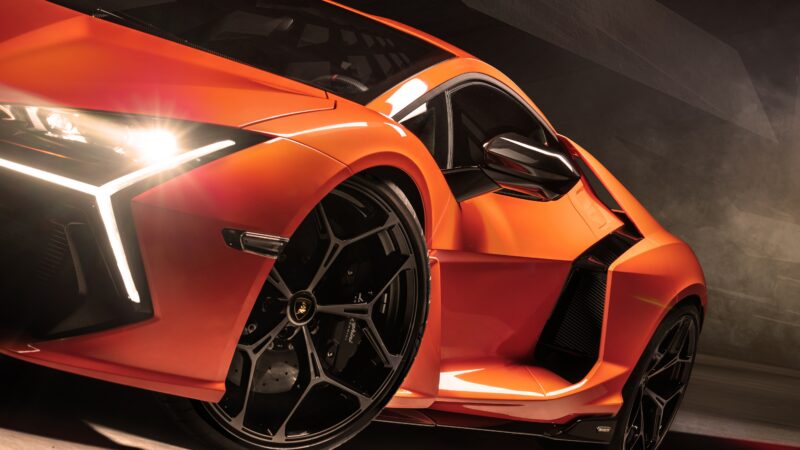 Bridgestone ha sido elegida una vez más por Lamborghini como socio exclusivo de neumáticos para el nuevo Revuelto