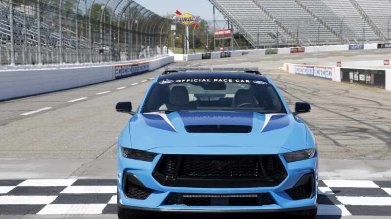 El totalmente nuevo Ford Mustang GT 2024 listo para salir a la pista como auto de seguridad para el fin de semana de Martinsville Speedway de NASCAR
