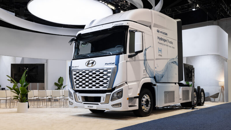 Hyundai Motor presenta la comercialización de su camión de celda de combustible XCIENT y su visión de movilidad de hidrógeno en EE. UU.