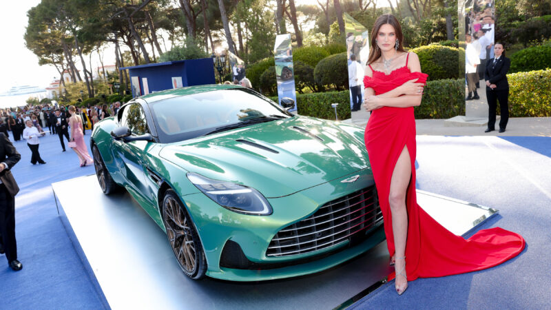 La edición de lanzamiento de Aston Martin DB12 recauda $ 1,600,000 en amfAR Gala Cannes