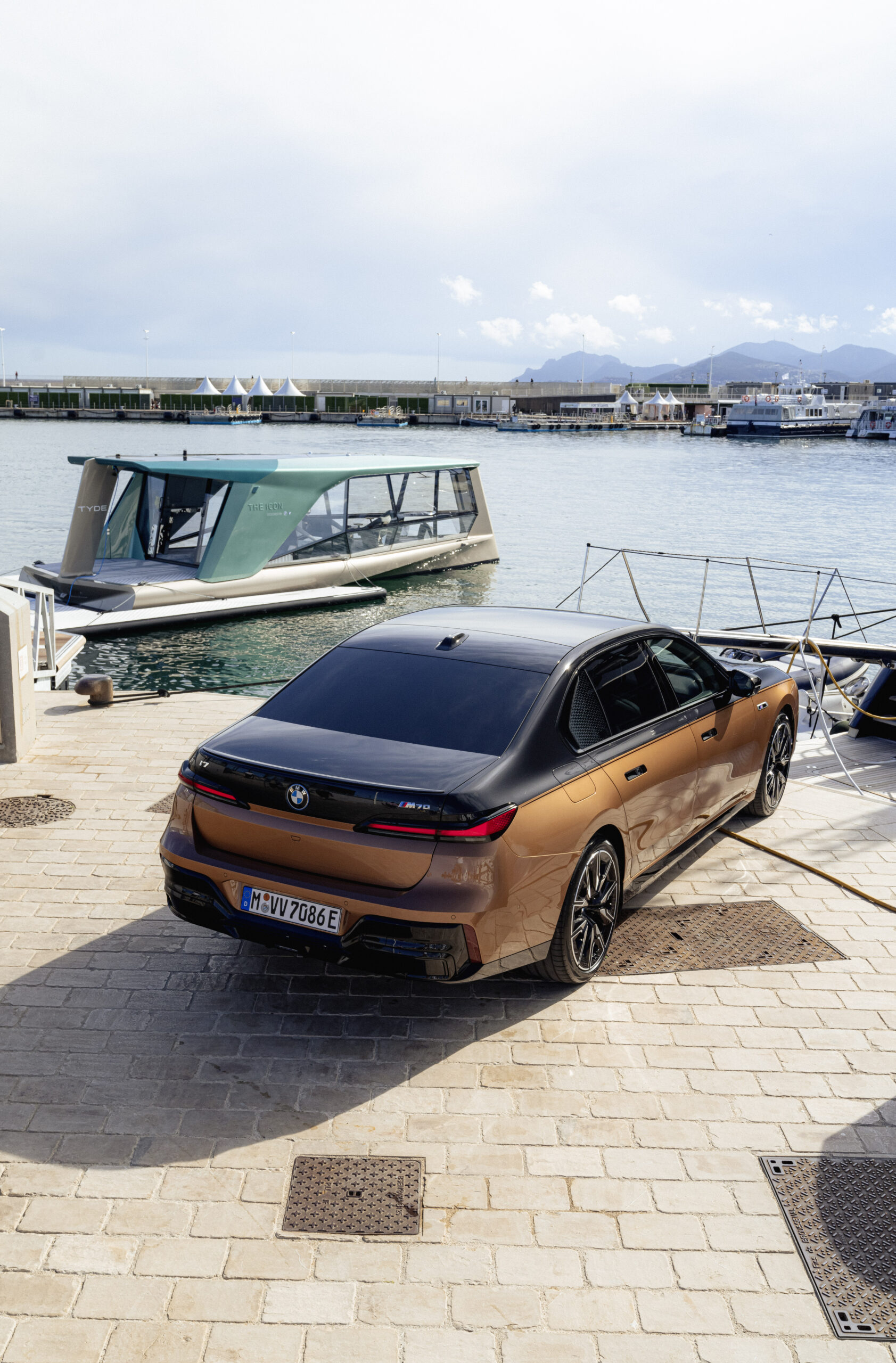 BMW y TYDE presentan a nivel mundial el vehículo acuático “THE ICON” 