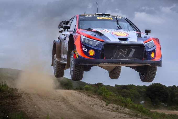 El equipo de Hyundai Motorsport triunfa en las primeras 2 posiciones en el Rally de Italia