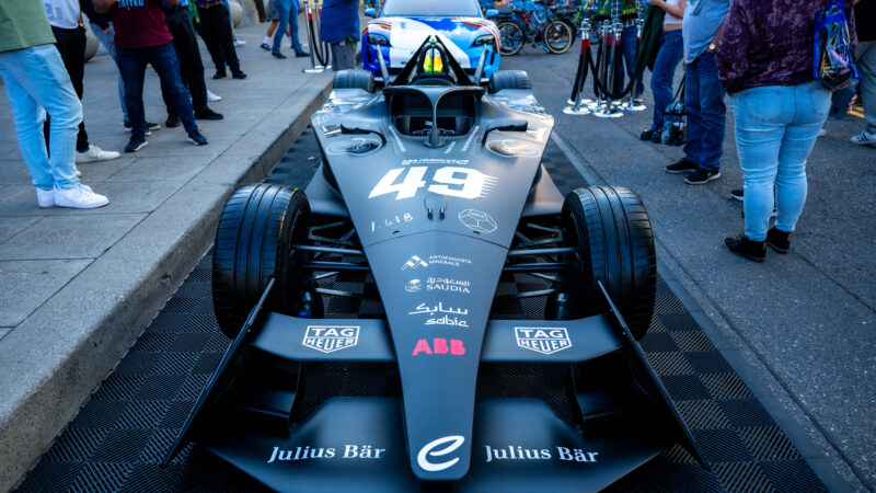 Jaden Smith crea un diseño único de auto de carreras de Fórmula E