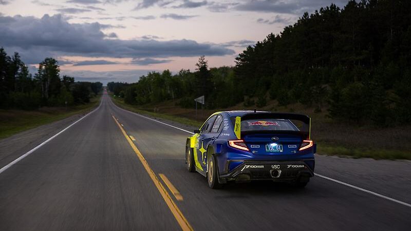 El nuevo coche de rally Subaru WRX gana su debut en el Ojibwe Forests Rally 2023