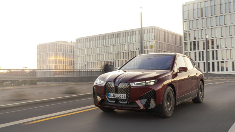 BMW es líder del mercado Premium de vehículos electrificados en México