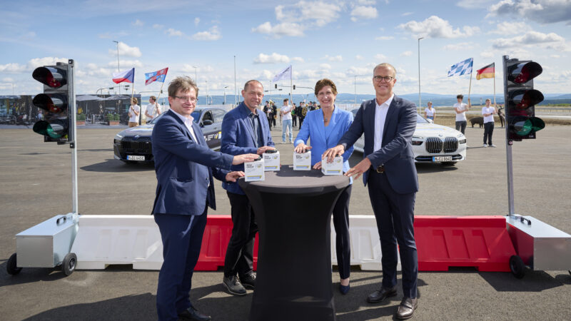 BMW Group abre sitio de pruebas para conducción y estacionamiento automatizados en Sokolov, República Checa