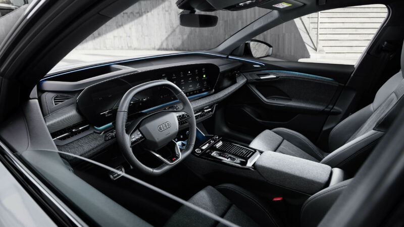 El interior del Audi Q6 e-tron estrena la nueva filosofía de diseño de la marca para la producción en serie
