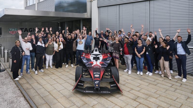 Pascal Wehrlein y António Félix da Costa visitan la sede de TAG Heuer