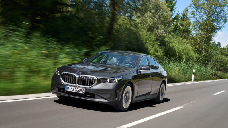 El nuevo BMW Serie 5 ahora también está disponible con propulsión híbrida enchufable