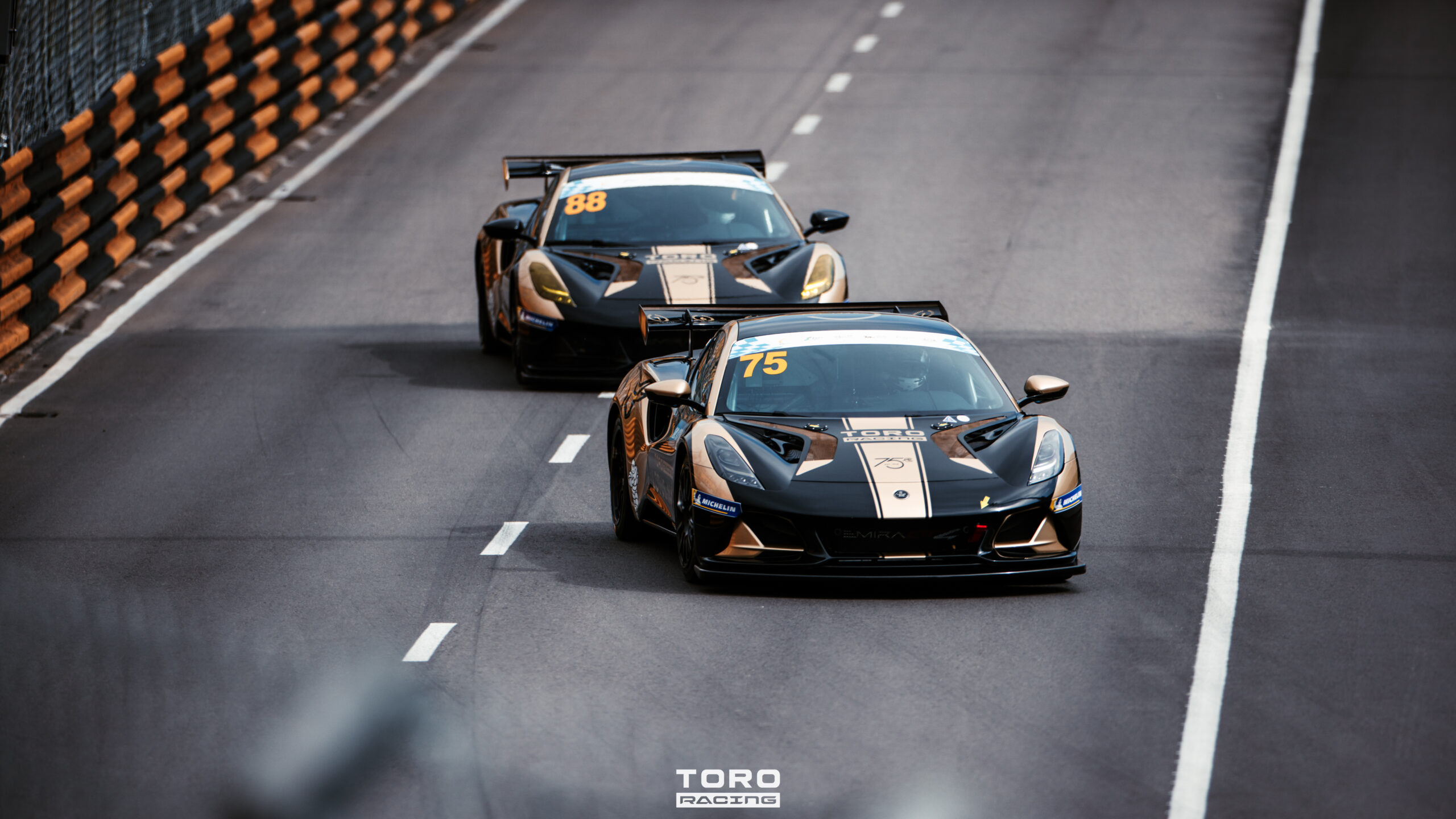 Lotus Emira GT4 ocupa el primer y segundo lugar en el Gran Premio de Macao