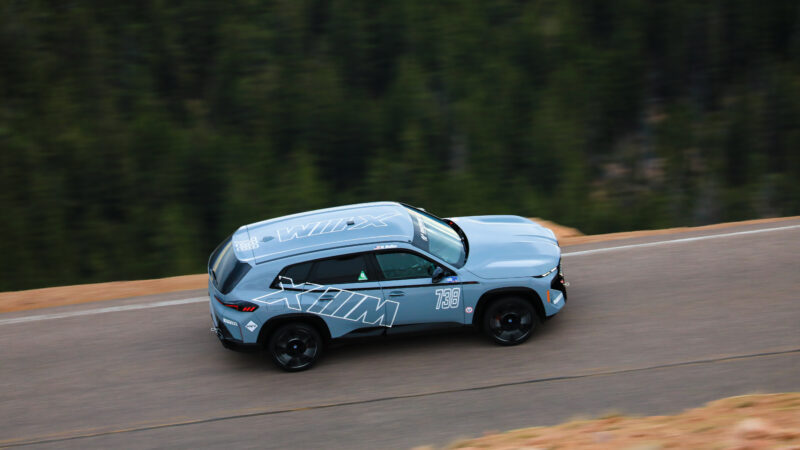 El nuevo BMW XM Label marca un récord para SUVs Híbridos Eléctricos en Pikes Peak