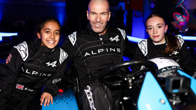 Zinedine Zidane recibe a Alpine Motorsport