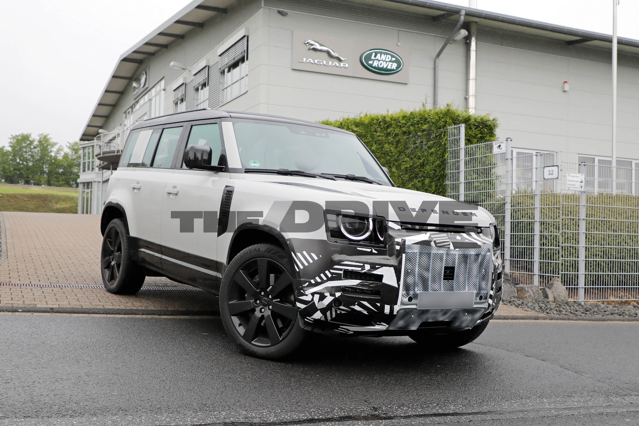2028 Land Rover Defender spy shots