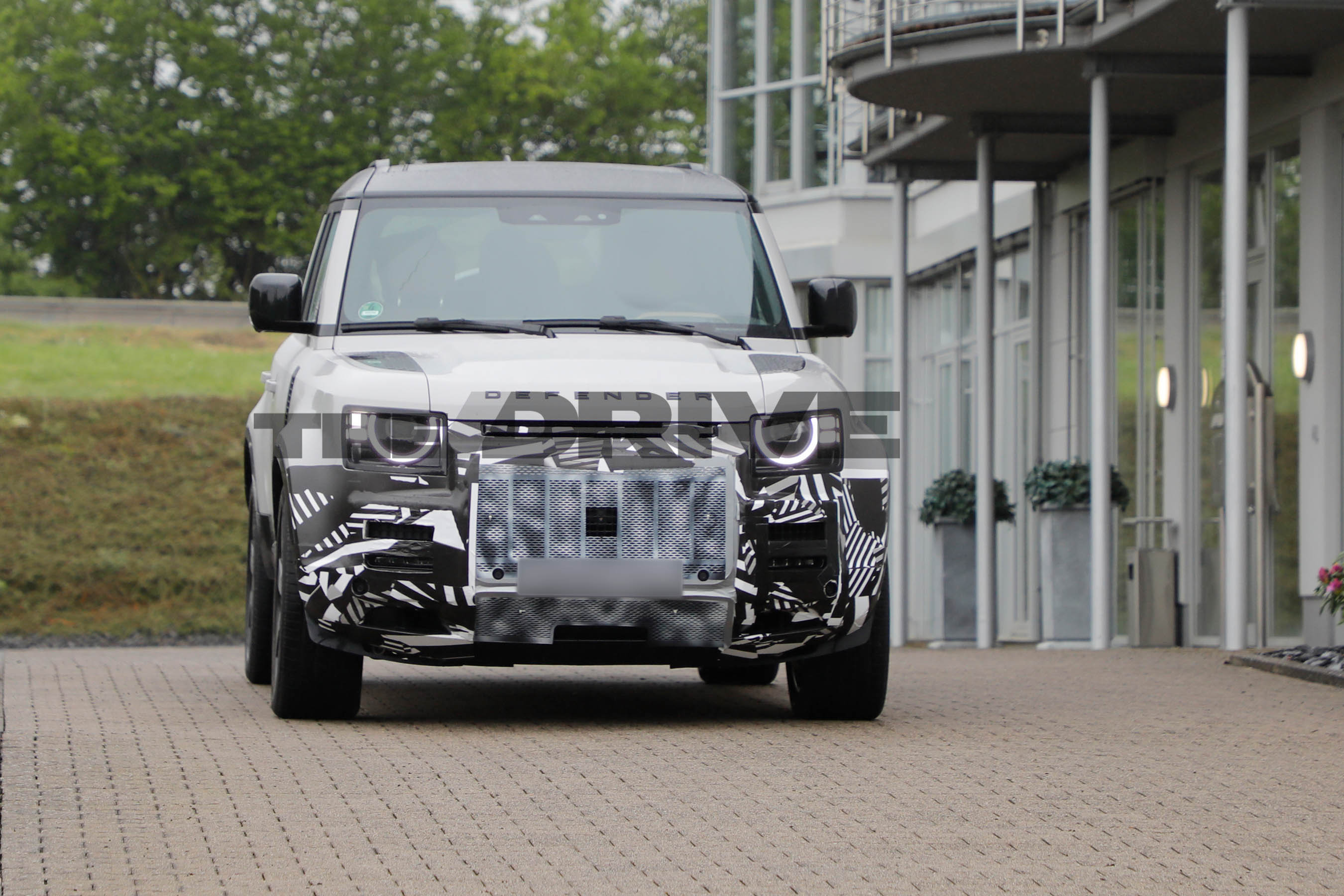 2028 Land Rover Defender spy shots