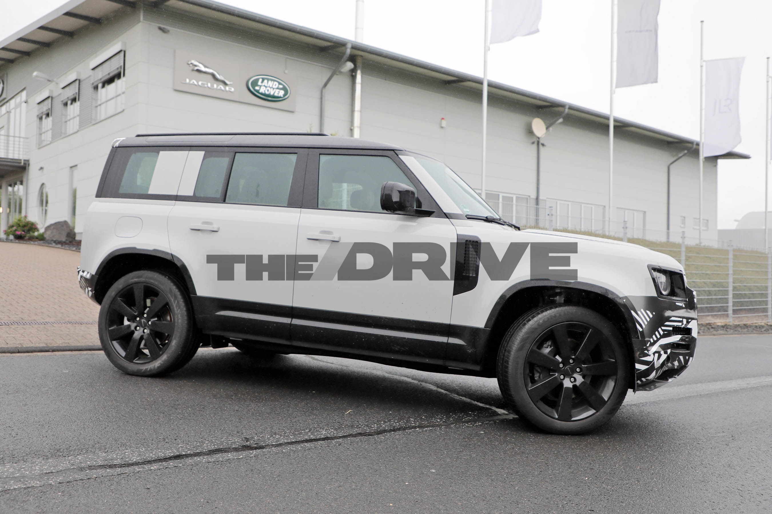 2028 Land Rover Defender spy shots