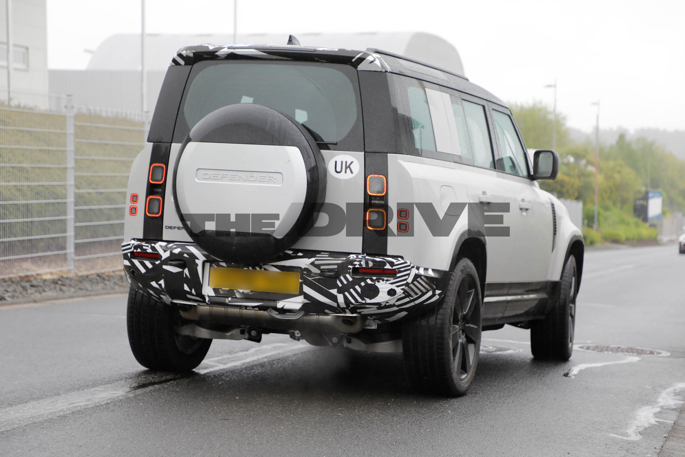 2028 Land Rover Defender spy shots