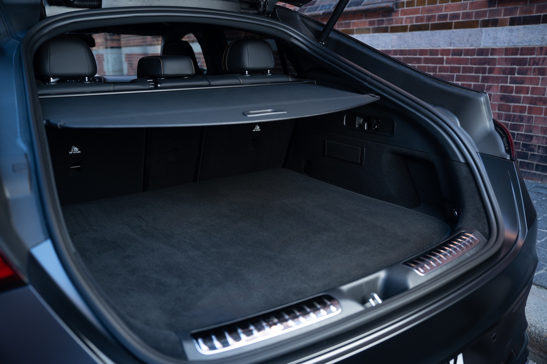 Mercedes-AMG GLC 53 4MATIC+ Coupé: Exterior MANUFAKTUR graphite grey magno, Interior Leather Nappa AMG black | combined fuel consumption: 9.7-9.2 l/100 km | combined CO2-emissions: 221-209 g/km | CO2-class: G