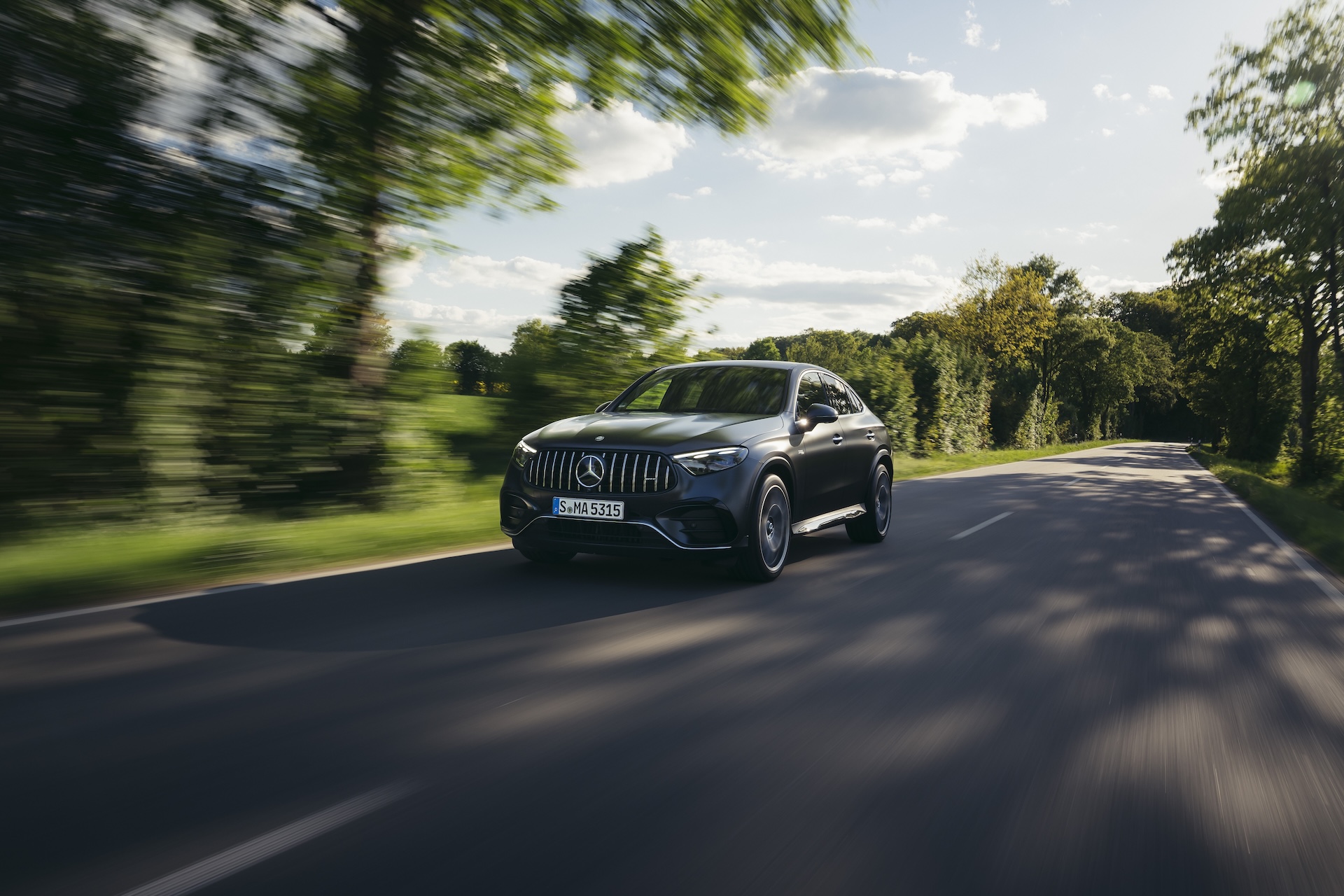 Mercedes-AMG GLC 53 4MATIC+ Coupé: Exterior MANUFAKTUR graphite grey magno, Interior Leather Nappa AMG black | combined fuel consumption: 9.7-9.2 l/100 km | combined CO2-emissions: 221-209 g/km | CO2-class: G