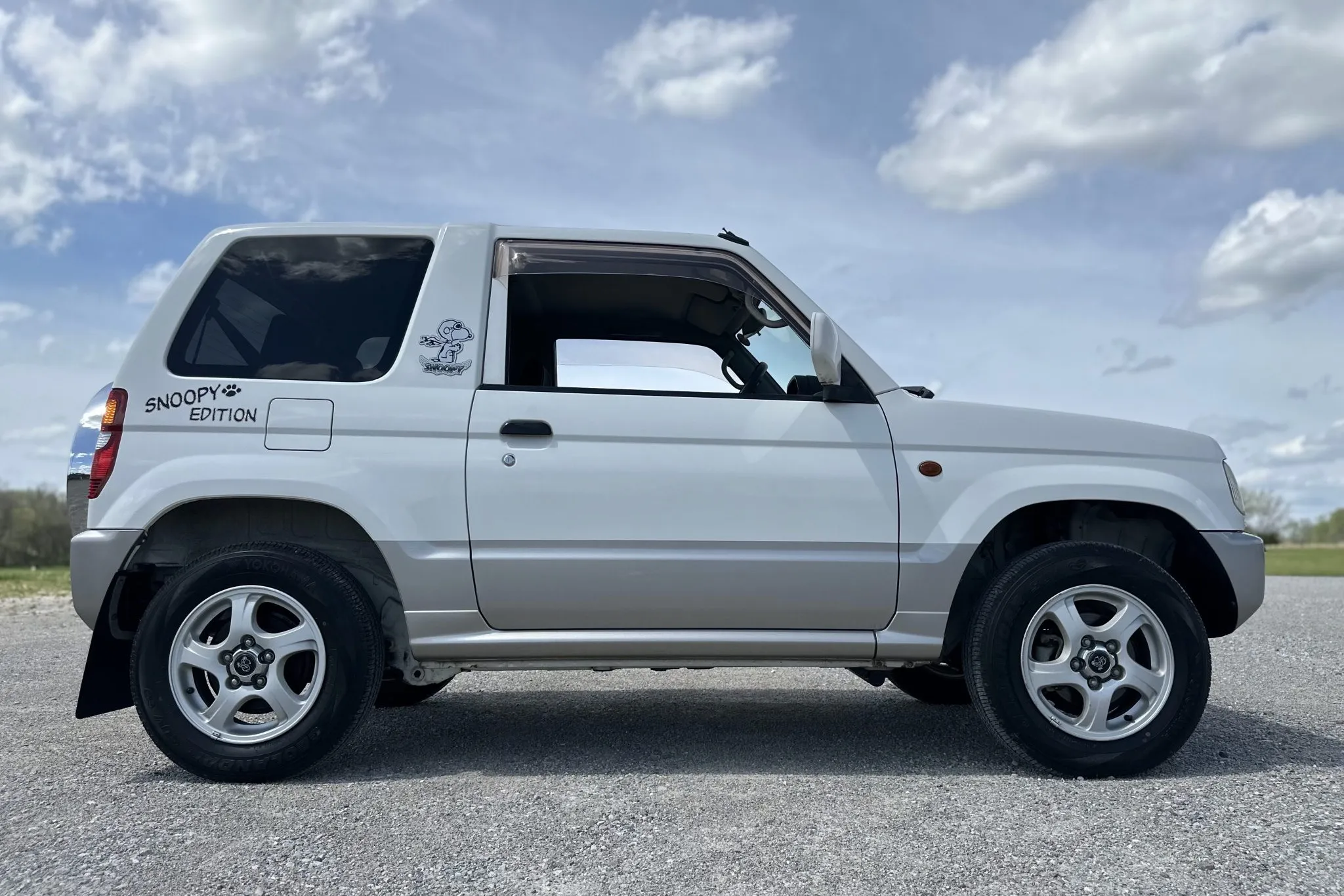 2000 Mitsubishi Pajero Mini Snoopy Edition