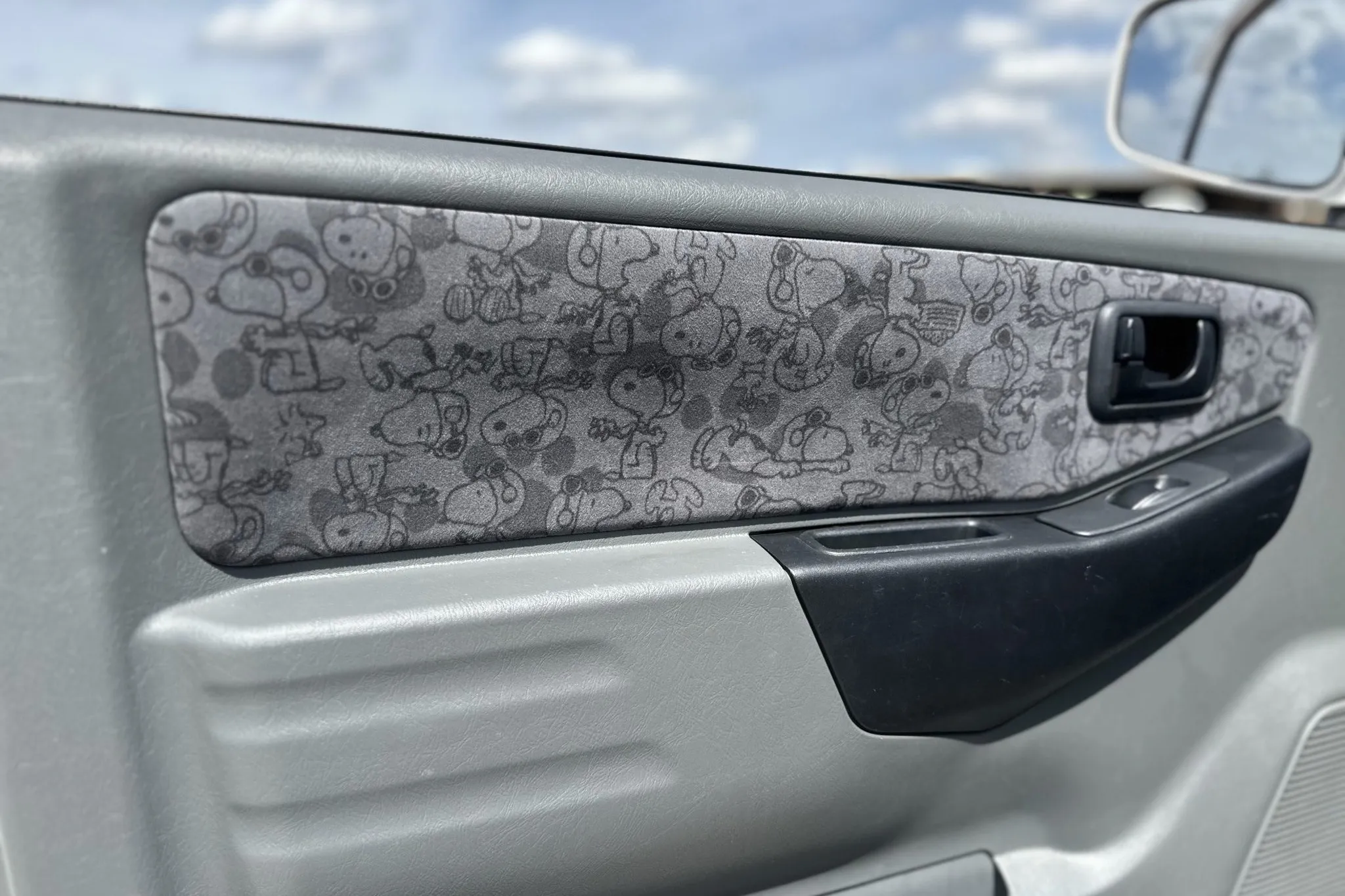 2000 Mitsubishi Pajero Mini Snoopy Edition
