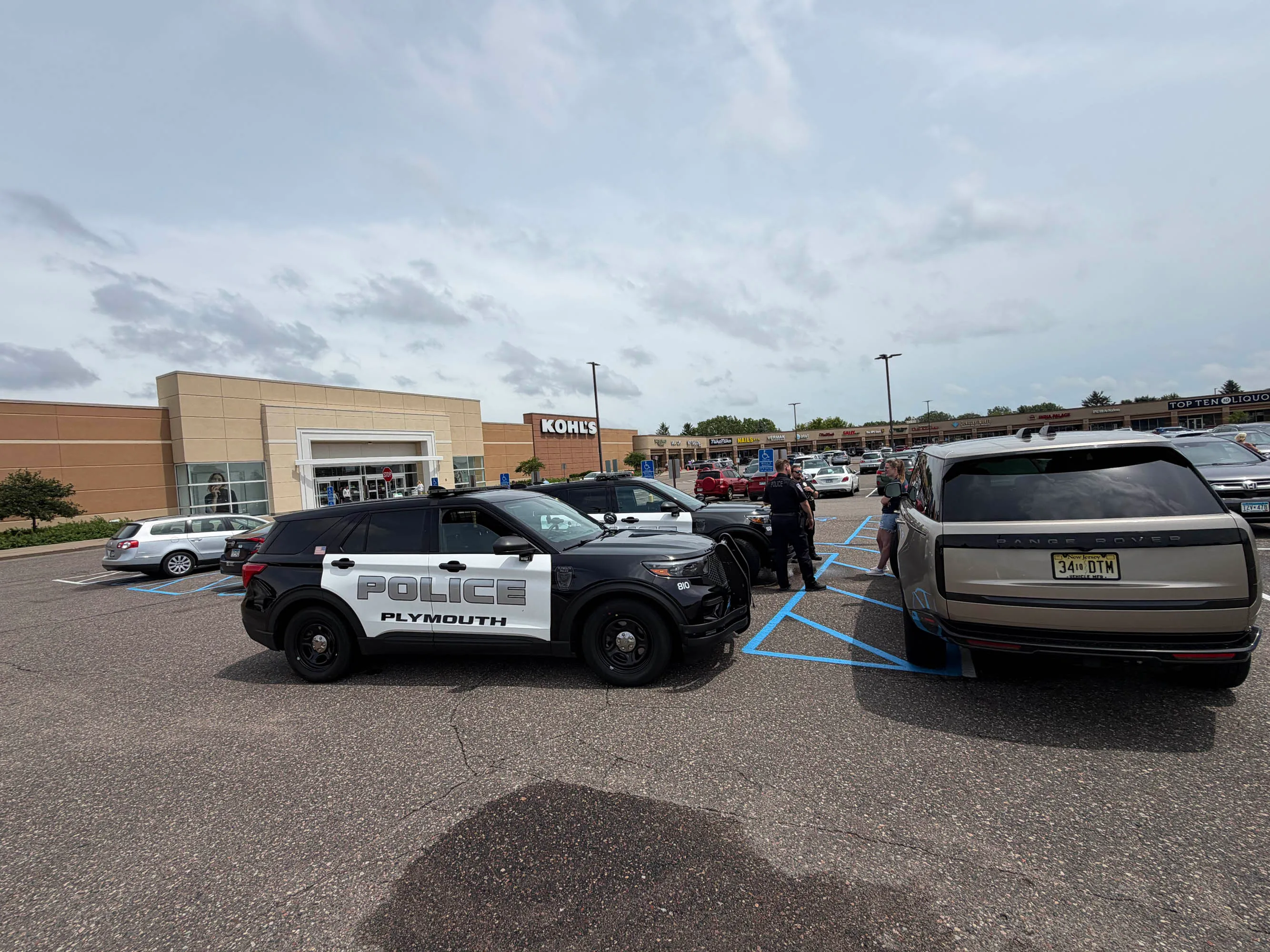 Range Rover with cops