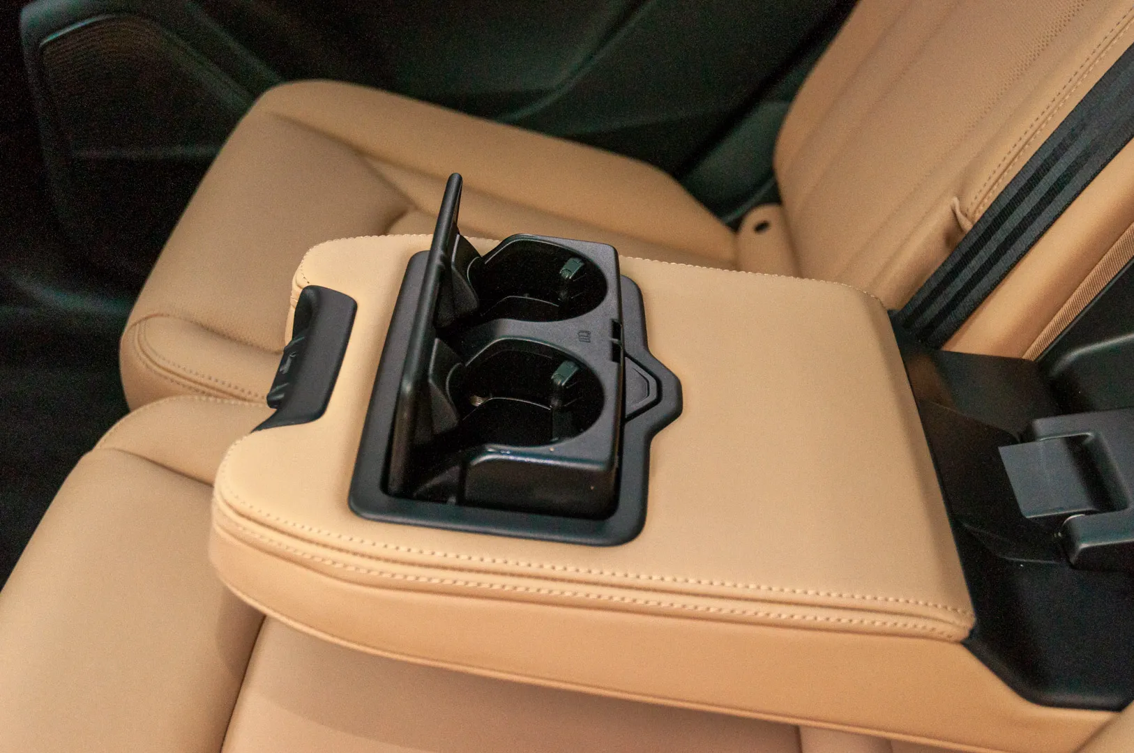 2025 Audi Q7 has rear seat cupholders that were made for ant-sized drinks.
