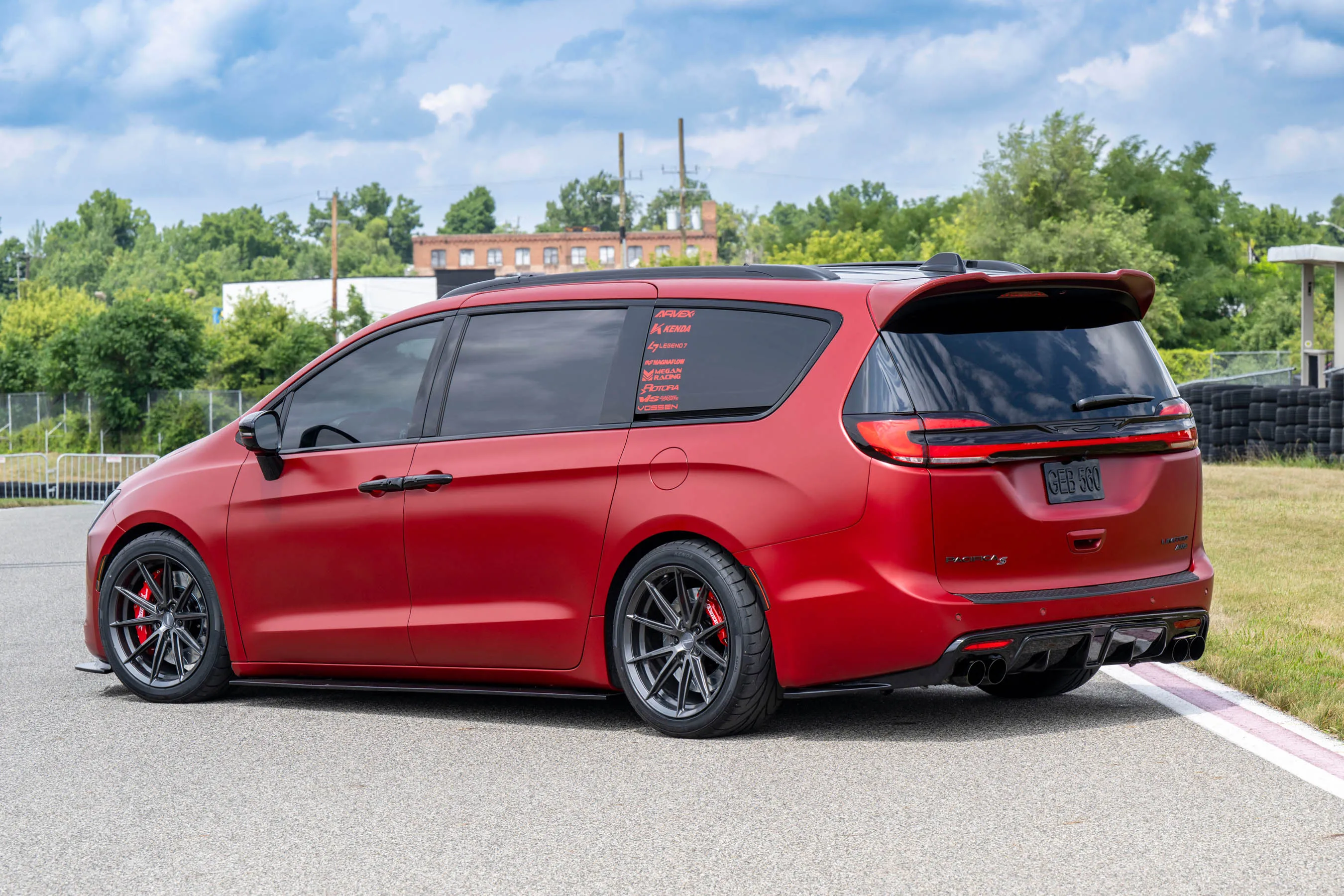 2027 Chrysler Pacifica Limited S VANkulture Concept