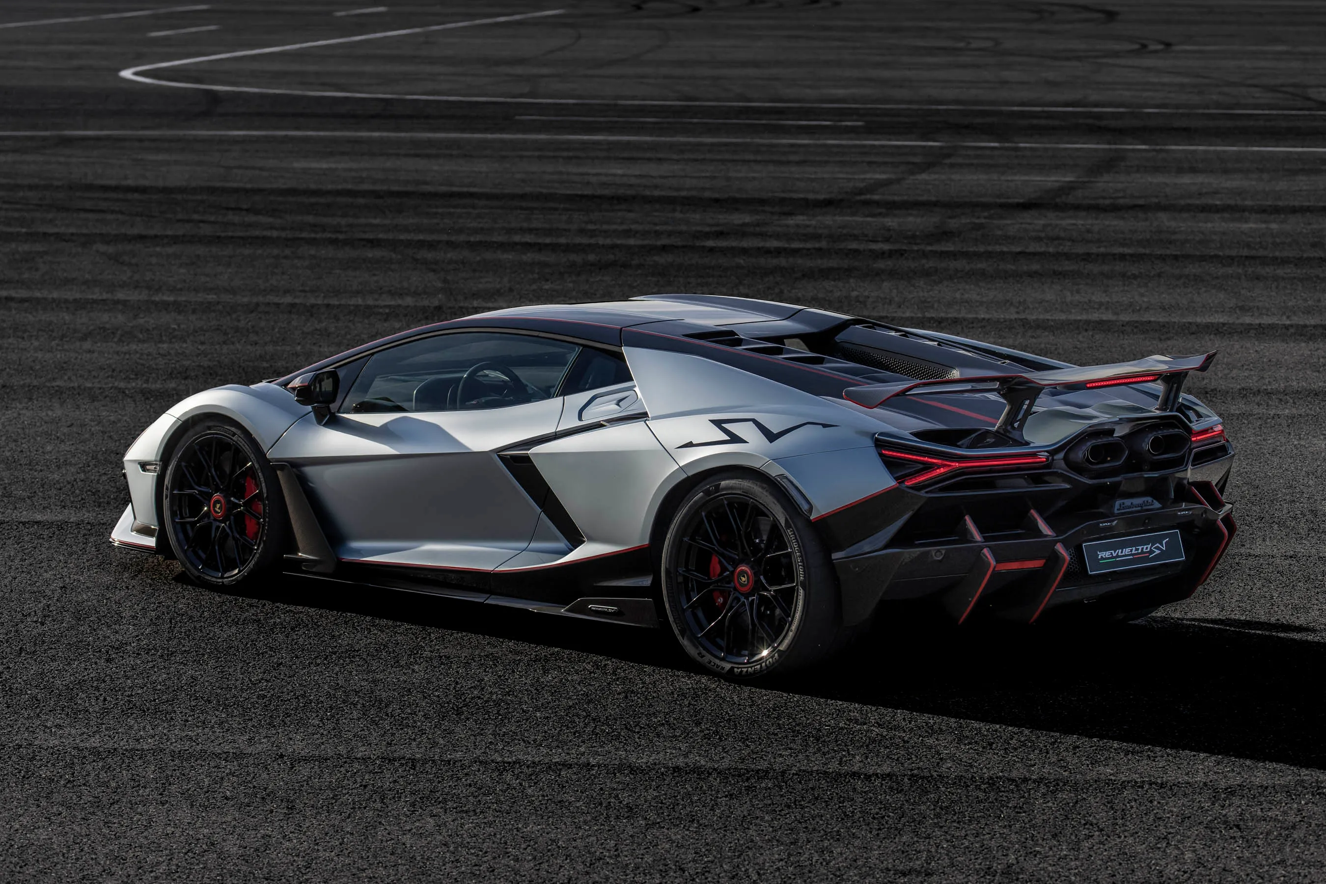 Lamborghini Revuelto SV