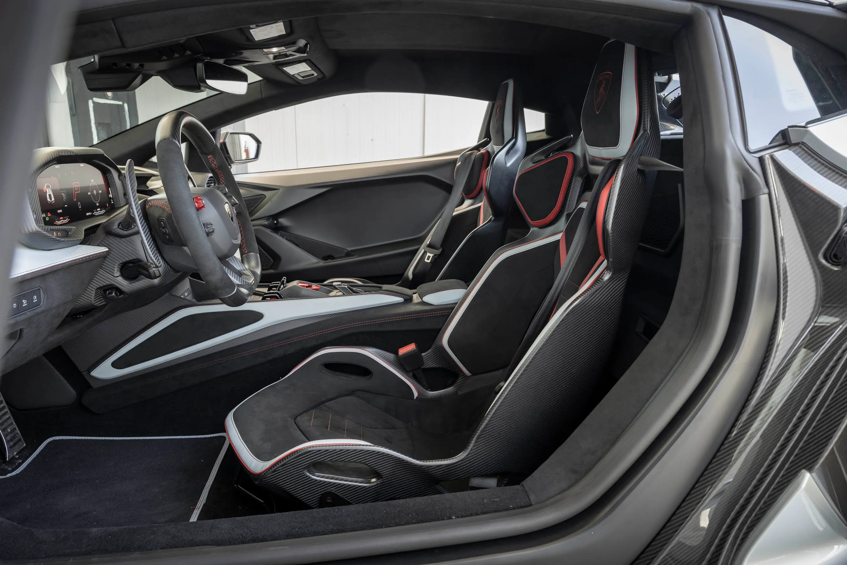 Lamborghini Revuelto SV