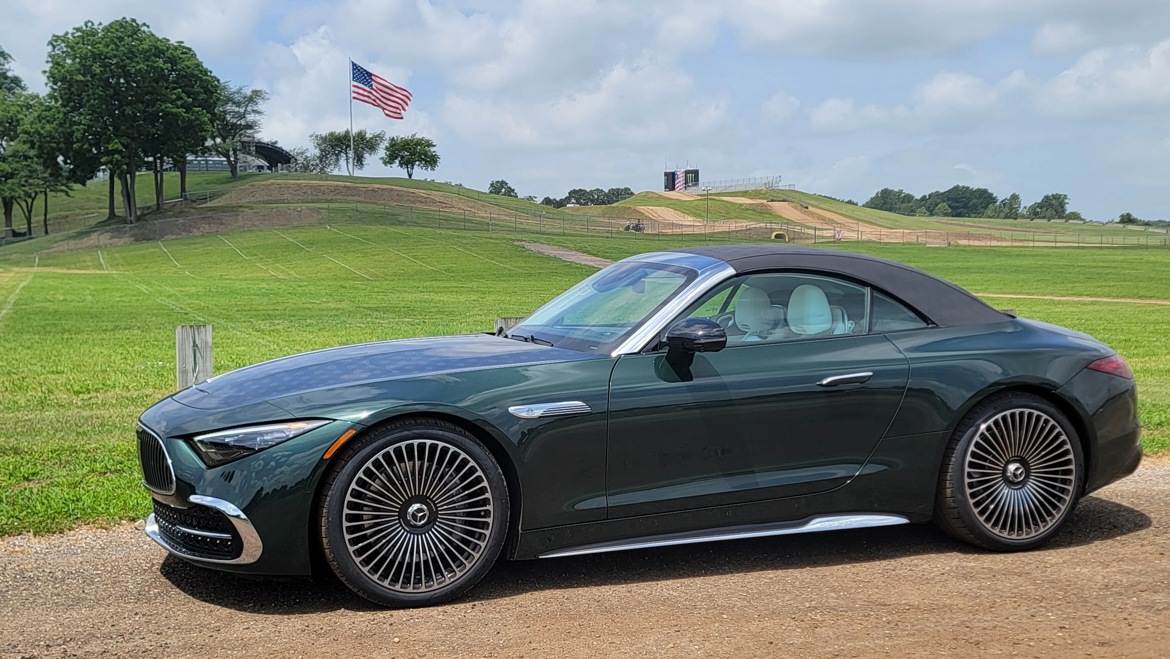 Mercedes-Maybach Sl680 in green